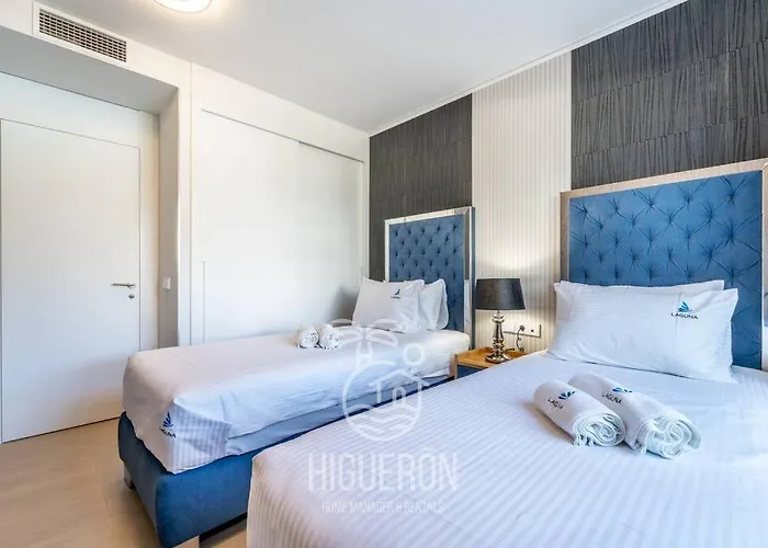 Higueronrentals Greenhouse Apartament